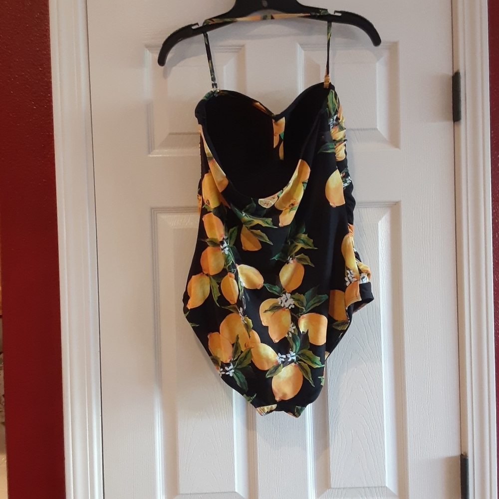 Hilor 1 piece swimsuit, size 14 - Picture 3 of 5